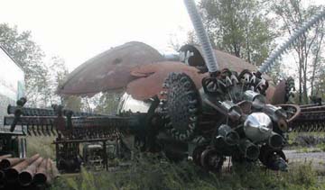 A giant bee is part of the scenery at the Evermor Foundation Historic Artistic Sculpture Park. Dr. Evermor’s creations are made by welding industrial scrap material. Photo by Angela Salvo